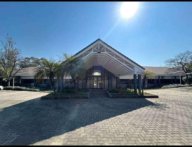 1,610M² OFFICE FOR SALE IN WOODMEAD